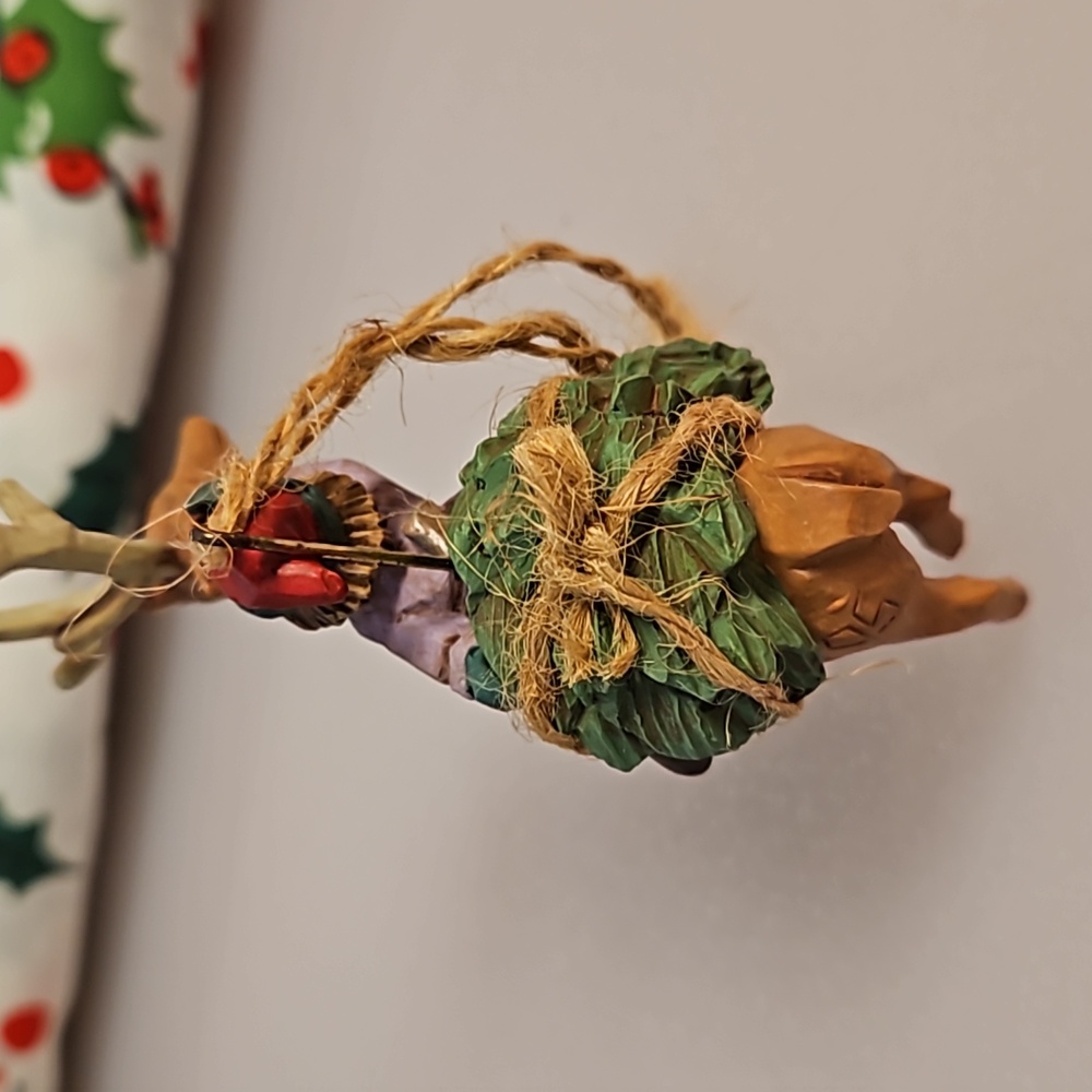 'Home from the woods' 1995 Club Edition ornament showcase Hallmark NIB Folksy - Picture 9 of 10
